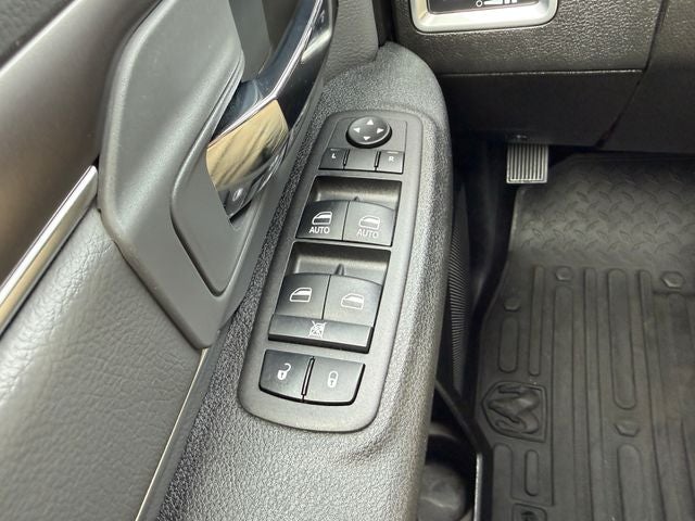 2023 RAM 1500 Classic SLT Crew Cab